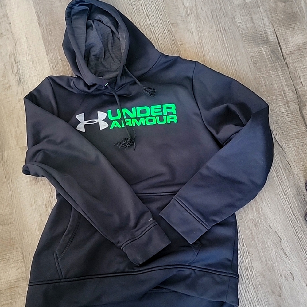 Mens size M cold gear hoodie.